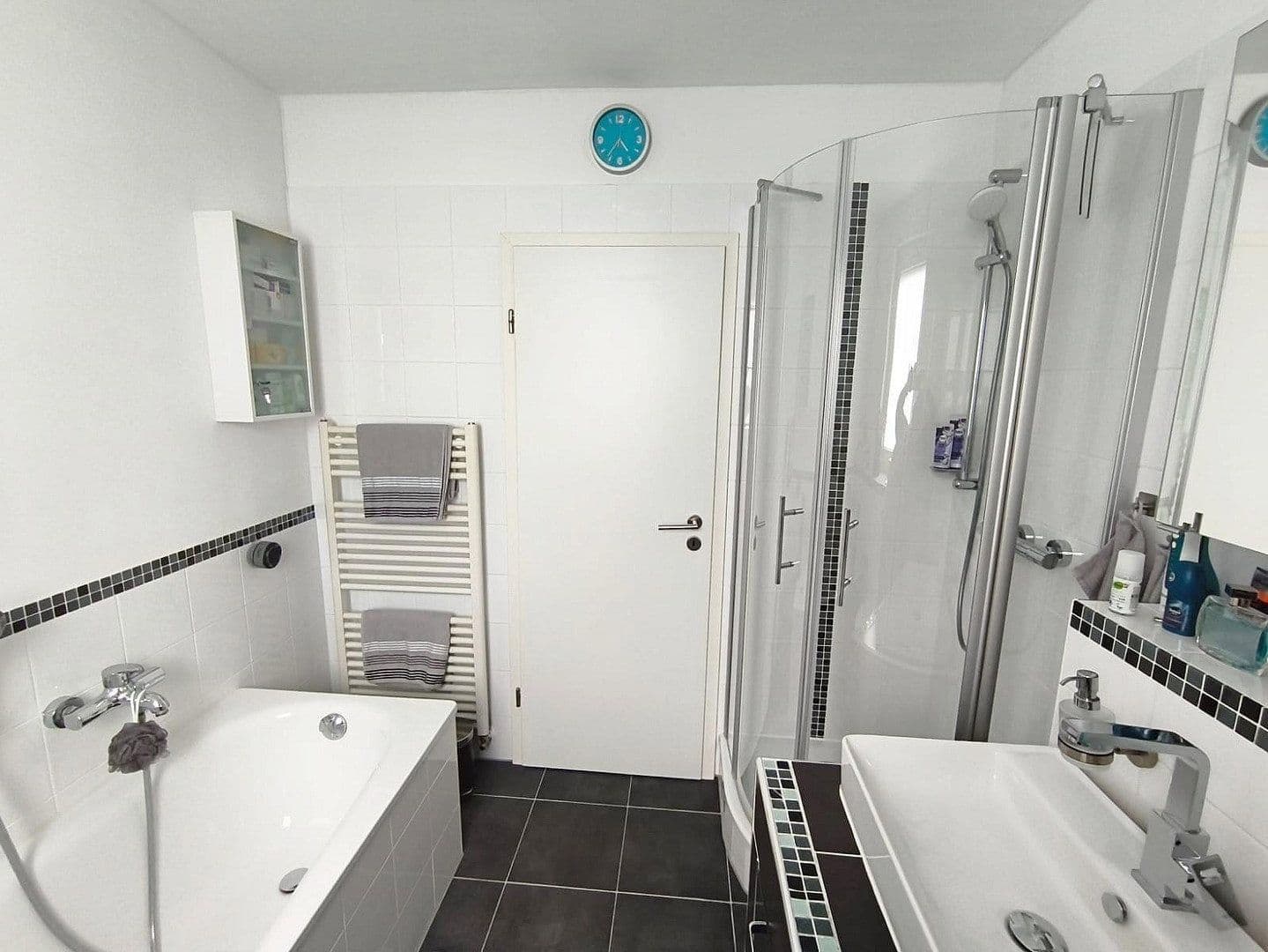 Prodej bytu 3+1 85 m², Cologne, Severní Porýní-Vestfálsko Prodej bytu 3+1 85 m², Cologne, Severní Porýní-Vestfálsko