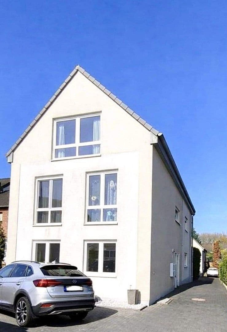 Prodej bytu 3+1 85 m², Cologne, Severní Porýní-Vestfálsko Prodej bytu 3+1 85 m², Cologne, Severní Porýní-Vestfálsko