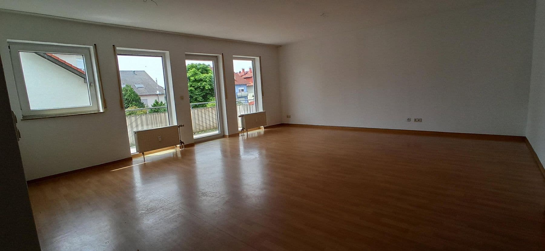 Prodej bytu 3+1 94 m², Linkenheim-Hochstetten, Bádensko-Württembersko Prodej bytu 3+1 94 m², Linkenheim-Hochstetten, Bádensko-Württembersko