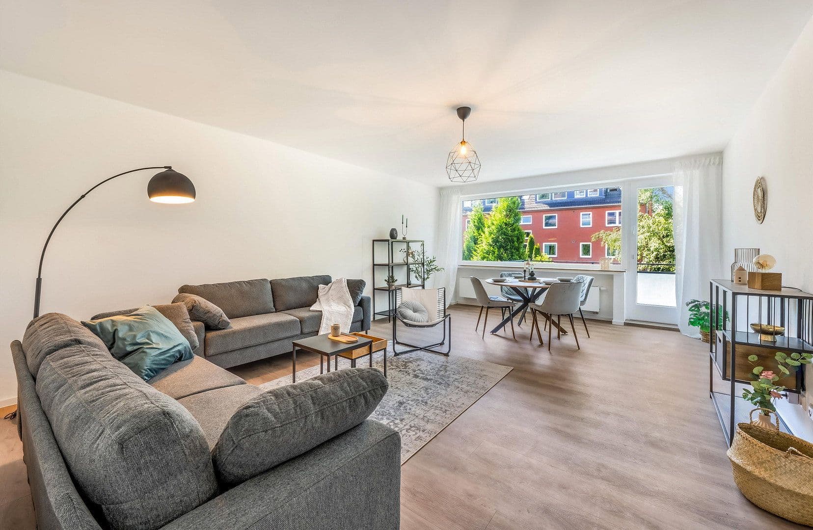 Prodej bytu 3+1 73 m², Stolzenauer Str. 22, Bremen, Bremen Prodej bytu 3+1 73 m², Stolzenauer Str. 22, Bremen, Bremen
