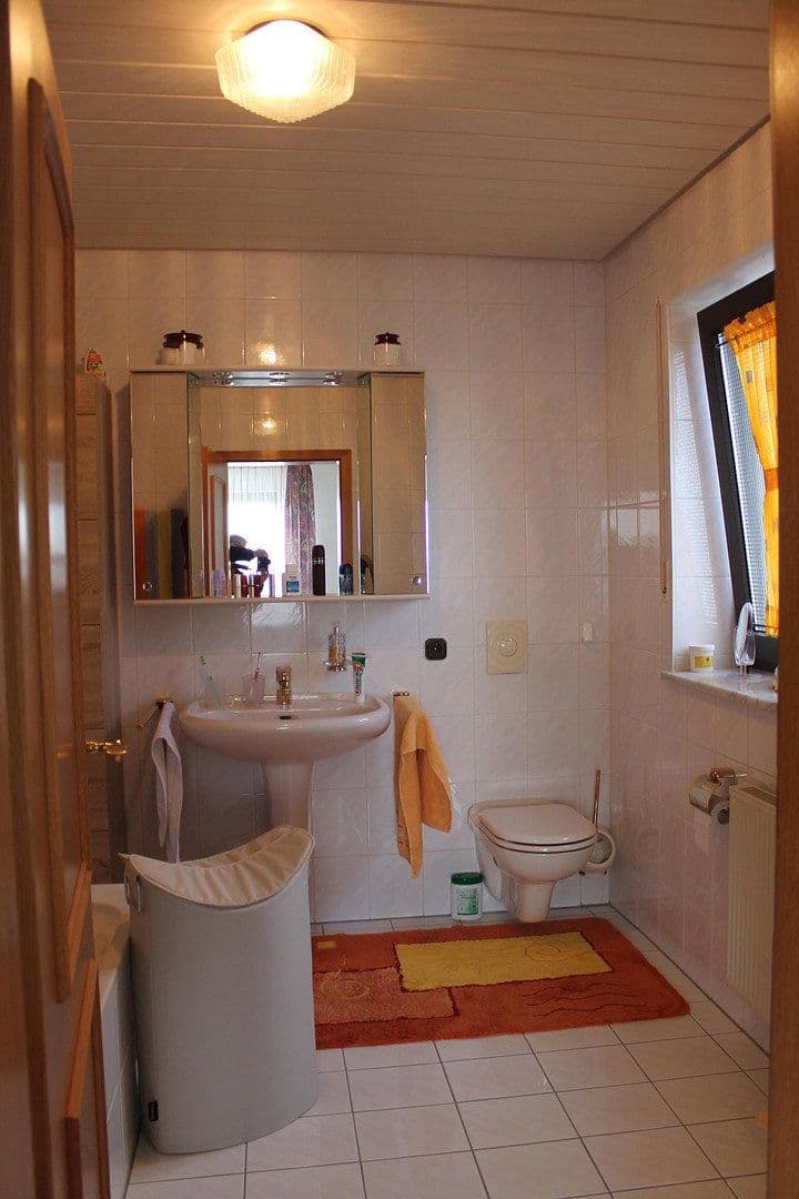 Pronájem bytu 3+kk 104 m², Büchelbergweg 24, Sulzdorf an der Lederhecke, Bavorsko Pronájem bytu 3+kk 104 m², Büchelbergweg 24, Sulzdorf an der Lederhecke, Bavorsko