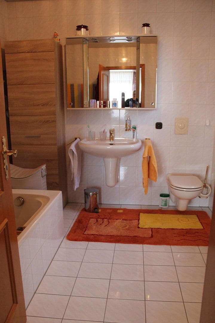 Pronájem bytu 3+kk 104 m², Büchelbergweg 24, Sulzdorf an der Lederhecke, Bavorsko Pronájem bytu 3+kk 104 m², Büchelbergweg 24, Sulzdorf an der Lederhecke, Bavorsko
