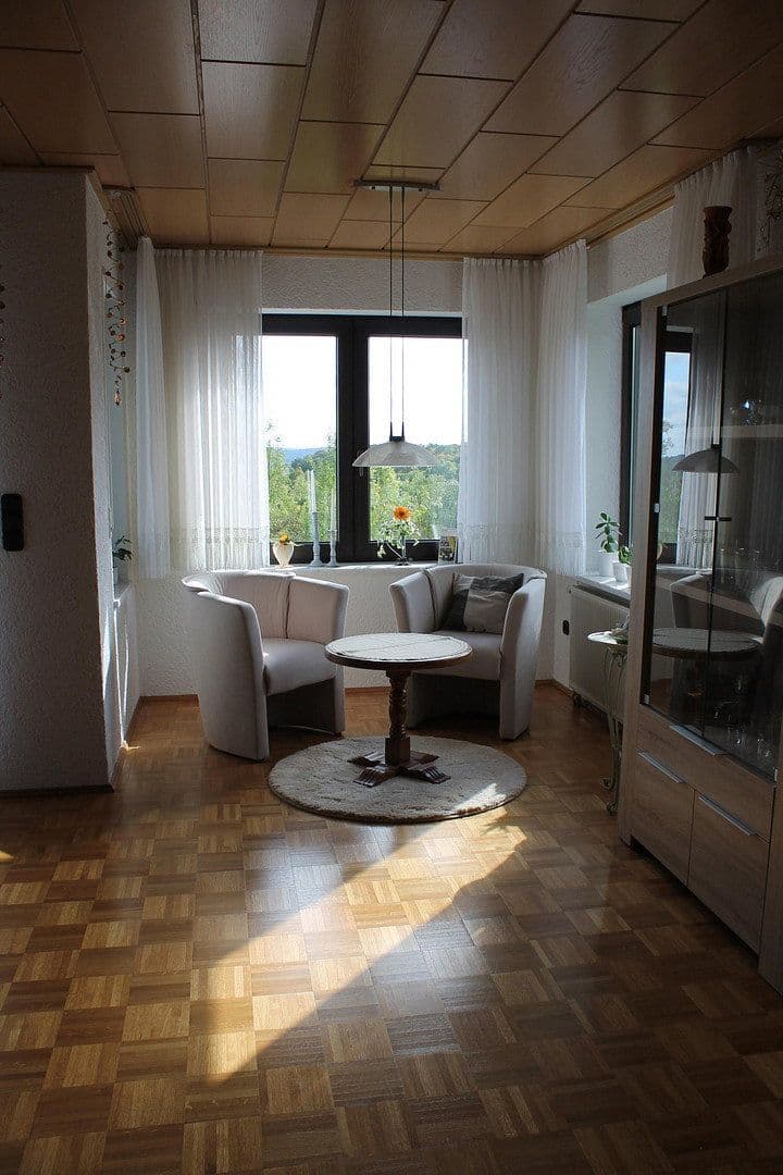 Pronájem bytu 3+kk 104 m², Büchelbergweg 24, Sulzdorf an der Lederhecke, Bavorsko Pronájem bytu 3+kk 104 m², Büchelbergweg 24, Sulzdorf an der Lederhecke, Bavorsko
