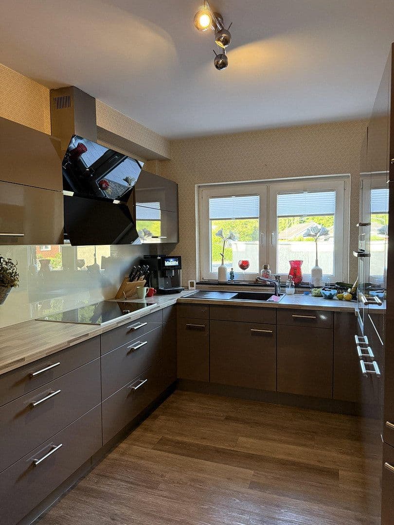 Prodej domu 112 m², pozemek 294 m², Emil-Lueken-Straße 15, Wilhelmshaven, Dolní Sasko Prodej domu 112 m², pozemek 294 m², Emil-Lueken-Straße 15, Wilhelmshaven, Dolní Sasko