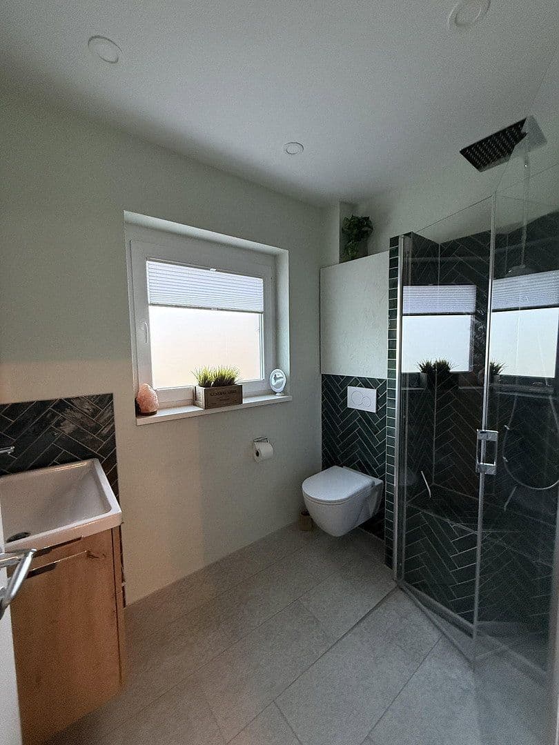 Prodej domu 112 m², pozemek 294 m², Emil-Lueken-Straße 15, Wilhelmshaven, Dolní Sasko Prodej domu 112 m², pozemek 294 m², Emil-Lueken-Straße 15, Wilhelmshaven, Dolní Sasko