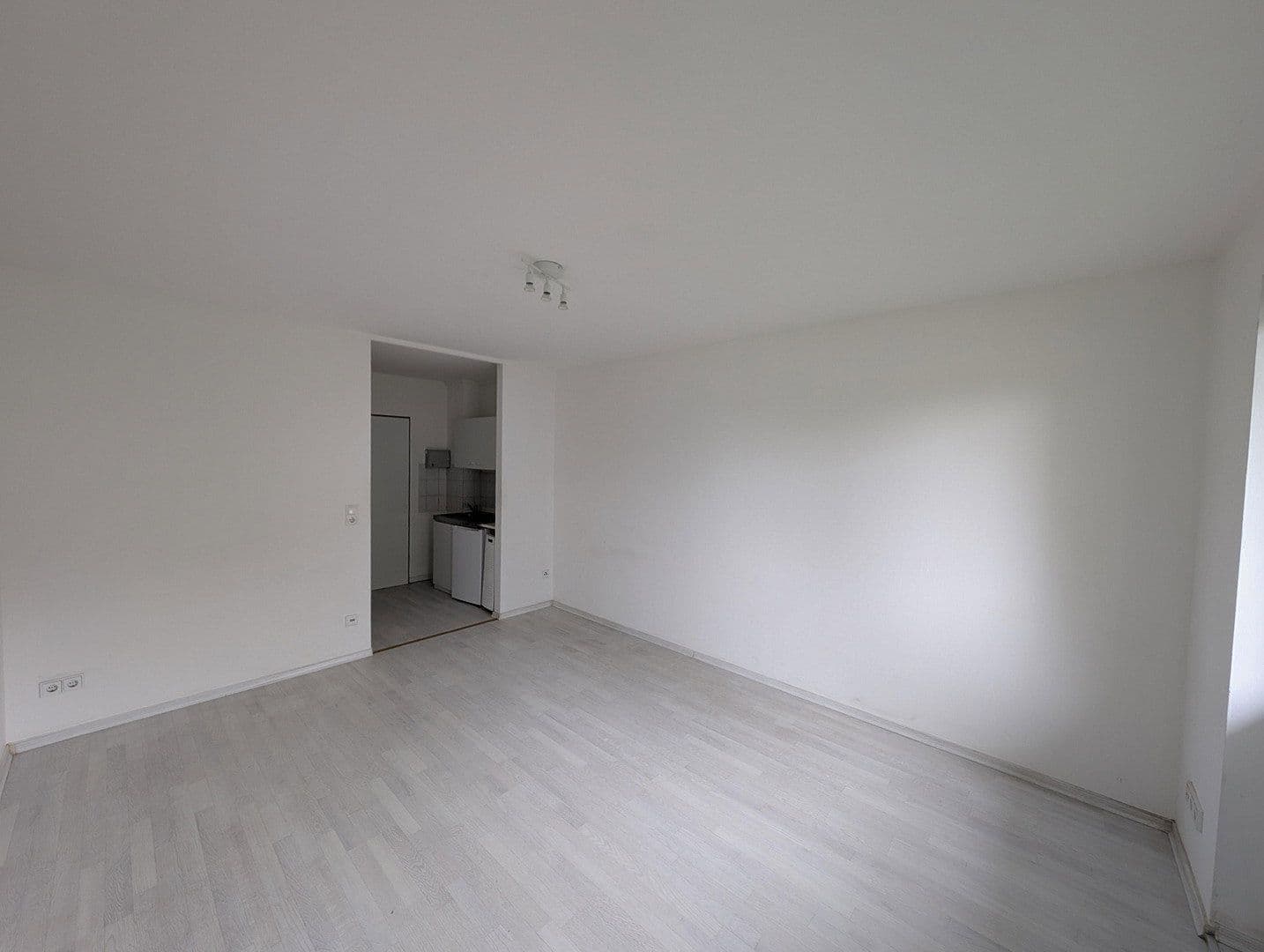 Pronájem bytu 1+1 22 m², Moislinger Allee 99, Lübeck, Šlesvicko-Holštýnsko Pronájem bytu 1+1 22 m², Moislinger Allee 99, Lübeck, Šlesvicko-Holštýnsko
