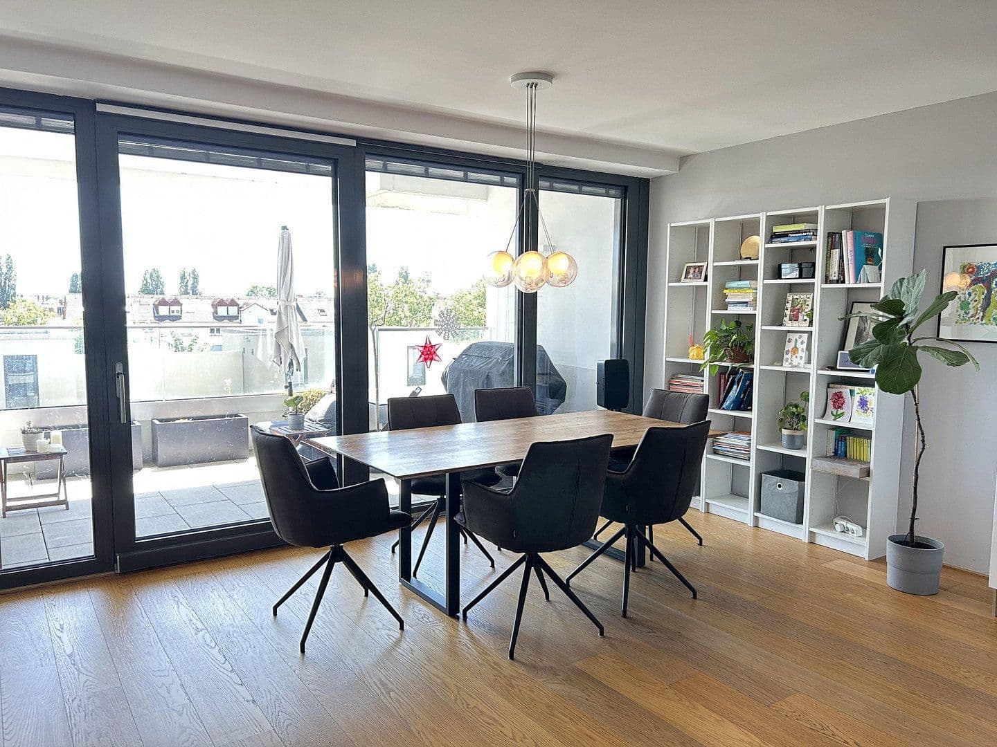 Prodej bytu 4+1 134 m², Europa-Allee 165, Frankfurt/Main, Hessen Prodej bytu 4+1 134 m², Europa-Allee 165, Frankfurt/Main, Hessen