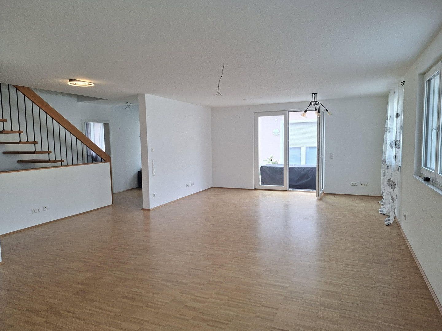 Pronájem domu 155 m², pozemek 16 m², Neureuter Hauptstraße 314, Karlsruhe, Bádensko-Württembersko Pronájem domu 155 m², pozemek 16 m², Neureuter Hauptstraße 314, Karlsruhe, Bádensko-Württembersko