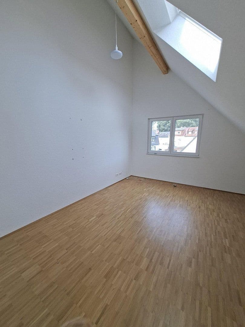 Pronájem domu 155 m², pozemek 16 m², Neureuter Hauptstraße 314, Karlsruhe, Bádensko-Württembersko Pronájem domu 155 m², pozemek 16 m², Neureuter Hauptstraße 314, Karlsruhe, Bádensko-Württembersko