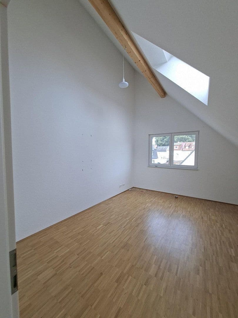 Pronájem domu 155 m², pozemek 16 m², Neureuter Hauptstraße 314, Karlsruhe, Bádensko-Württembersko Pronájem domu 155 m², pozemek 16 m², Neureuter Hauptstraße 314, Karlsruhe, Bádensko-Württembersko