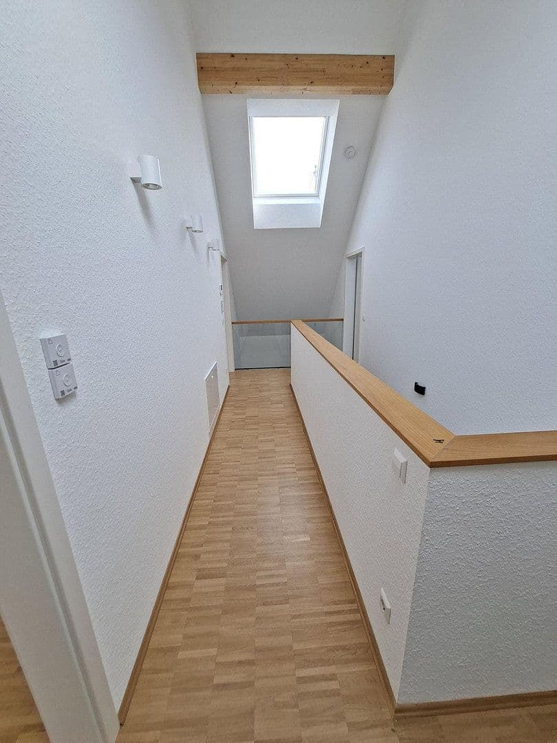 Pronájem domu 155 m², pozemek 16 m², Neureuter Hauptstraße 314, Karlsruhe, Bádensko-Württembersko Pronájem domu 155 m², pozemek 16 m², Neureuter Hauptstraße 314, Karlsruhe, Bádensko-Württembersko