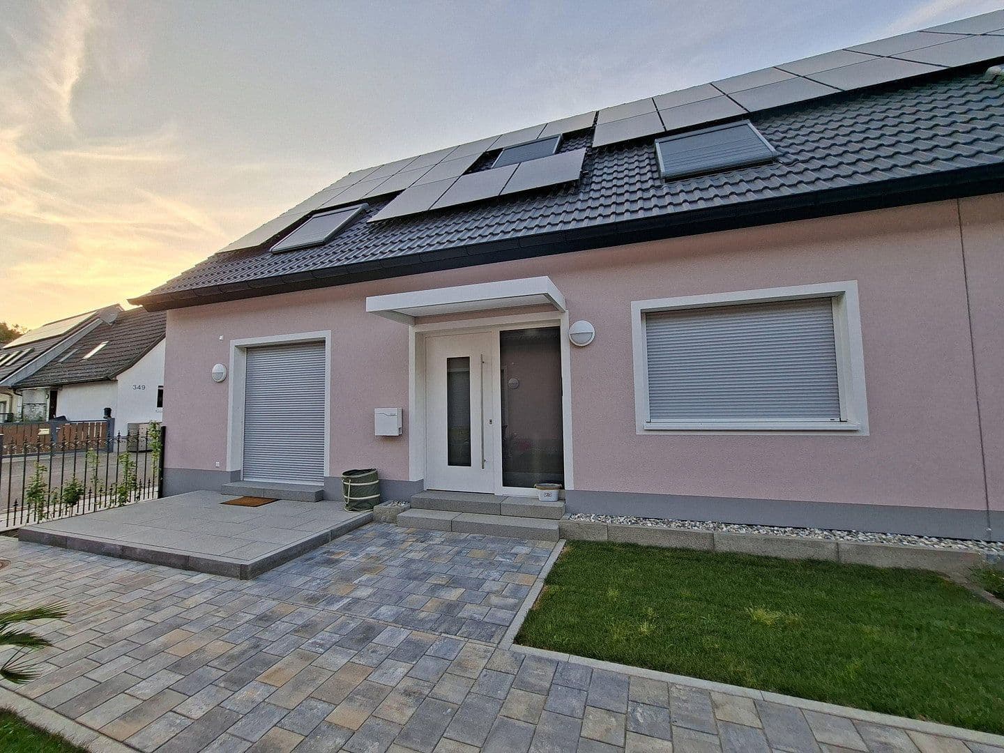 Pronájem domu 155 m², pozemek 16 m², Neureuter Hauptstraße 314, Karlsruhe, Bádensko-Württembersko Pronájem domu 155 m², pozemek 16 m², Neureuter Hauptstraße 314, Karlsruhe, Bádensko-Württembersko