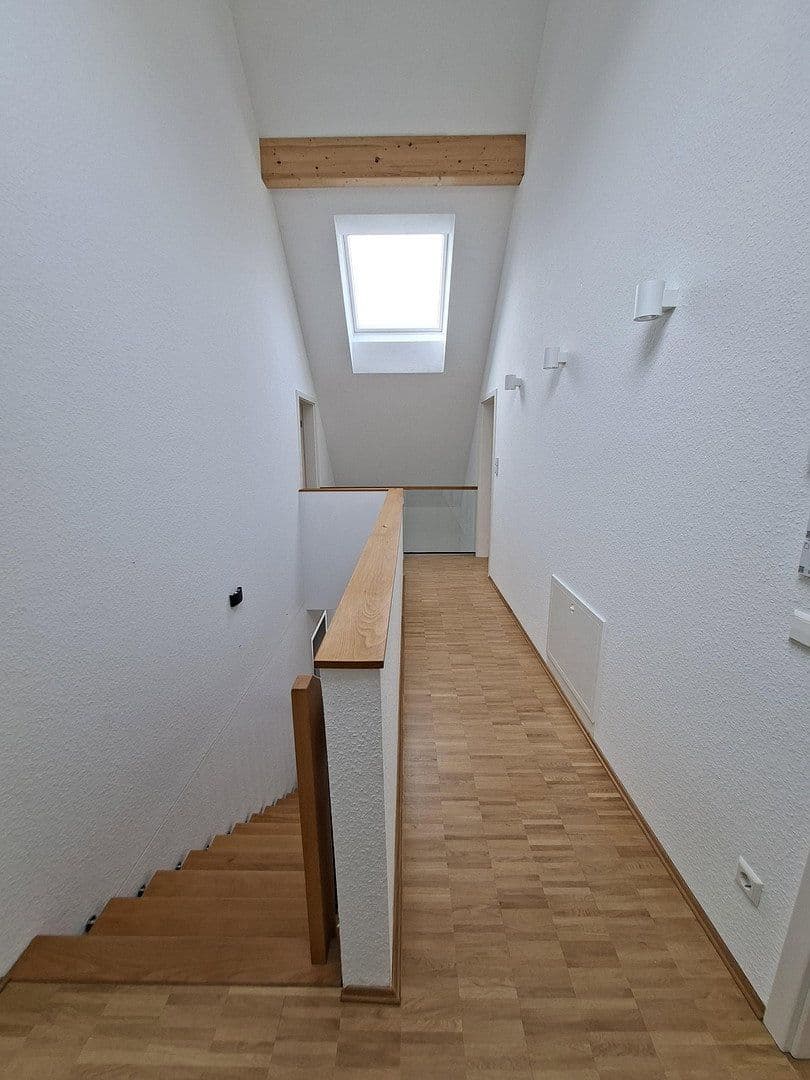 Pronájem domu 155 m², pozemek 16 m², Neureuter Hauptstraße 314, Karlsruhe, Bádensko-Württembersko Pronájem domu 155 m², pozemek 16 m², Neureuter Hauptstraße 314, Karlsruhe, Bádensko-Württembersko