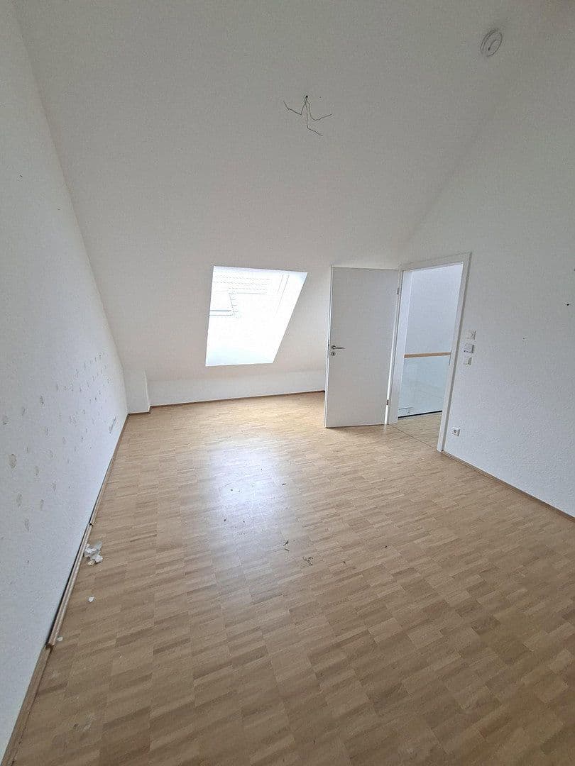 Pronájem domu 155 m², pozemek 16 m², Neureuter Hauptstraße 314, Karlsruhe, Bádensko-Württembersko Pronájem domu 155 m², pozemek 16 m², Neureuter Hauptstraße 314, Karlsruhe, Bádensko-Württembersko