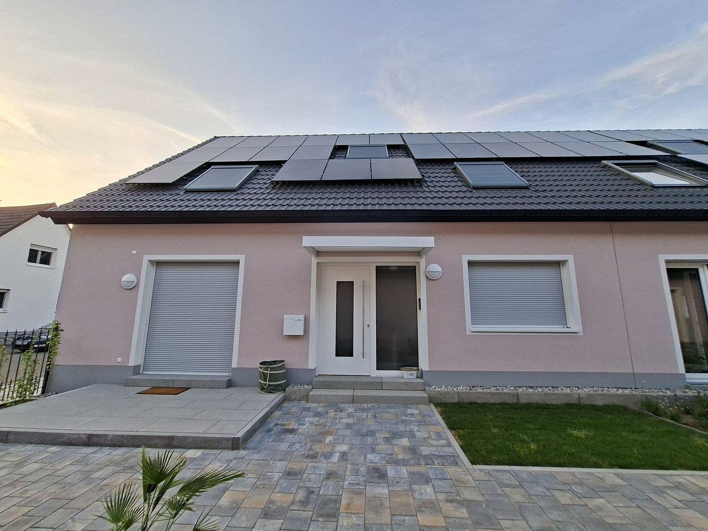Pronájem domu 155 m², pozemek 16 m², Neureuter Hauptstraße 314, Karlsruhe, Bádensko-Württembersko Pronájem domu 155 m², pozemek 16 m², Neureuter Hauptstraße 314, Karlsruhe, Bádensko-Württembersko