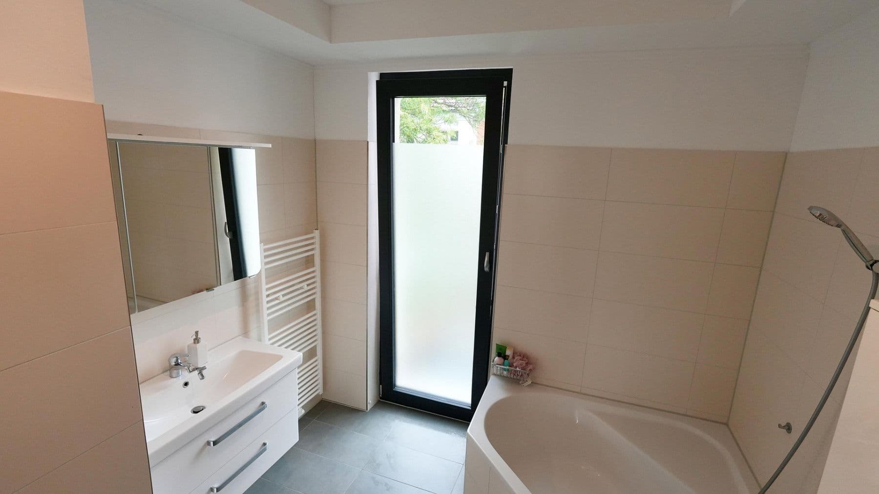 Pronájem bytu 4+1 102 m², Sonntagstr 28, Berlin, Berlín Pronájem bytu 4+1 102 m², Sonntagstr 28, Berlin, Berlín