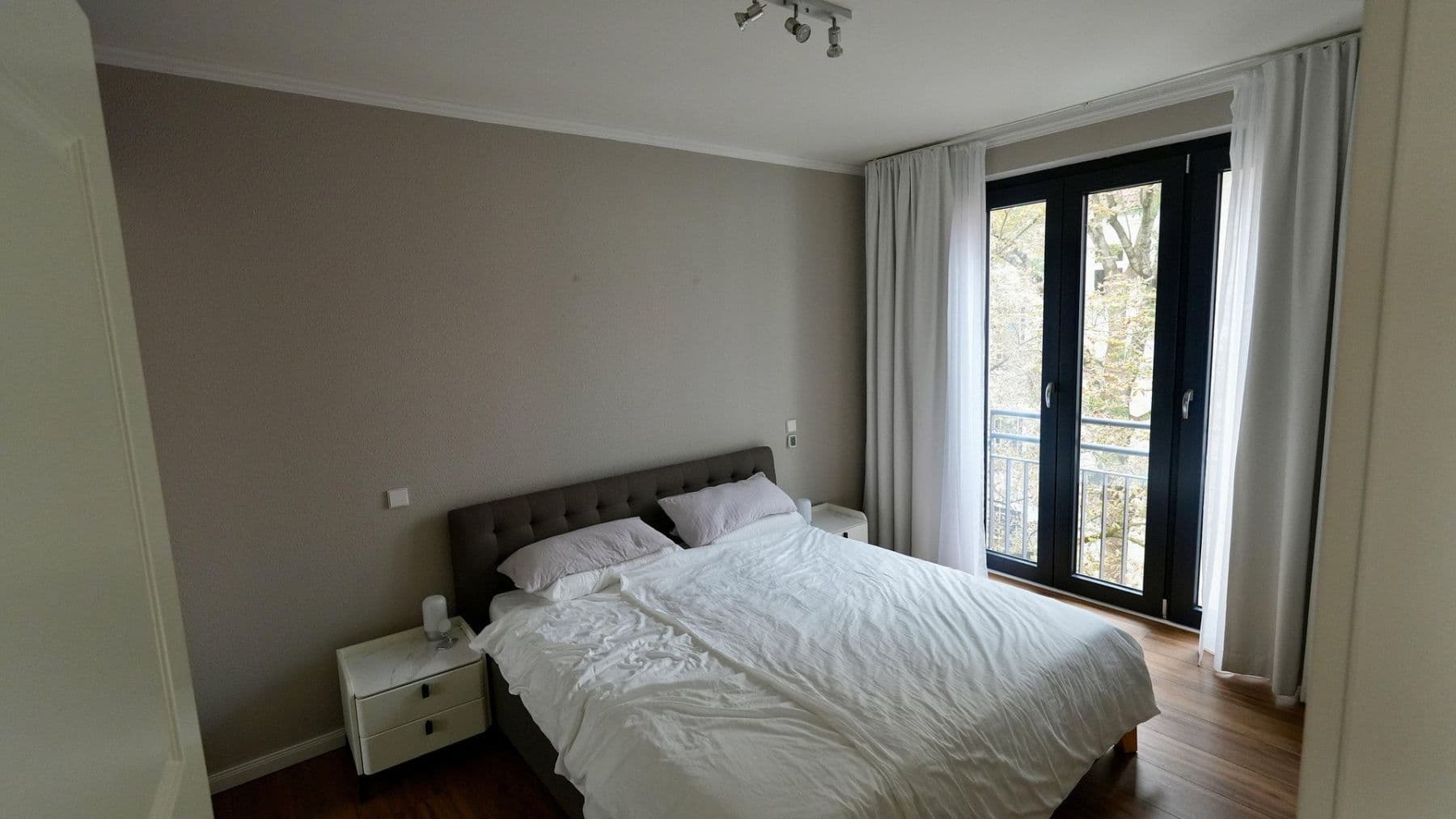 Pronájem bytu 4+1 102 m², Sonntagstr 28, Berlin, Berlín Pronájem bytu 4+1 102 m², Sonntagstr 28, Berlin, Berlín