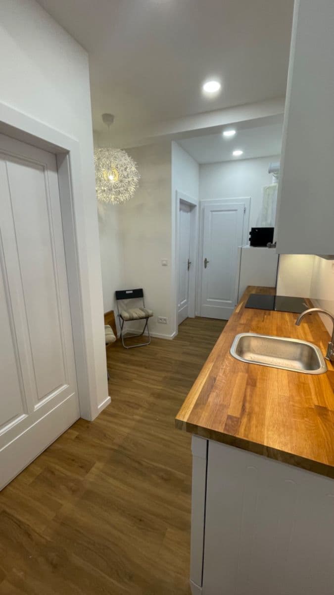 Pronájem bytu 2+1 45 m², Nikoly Tesly, Praha, Praha Pronájem bytu 2+1 45 m², Nikoly Tesly, Praha, Praha