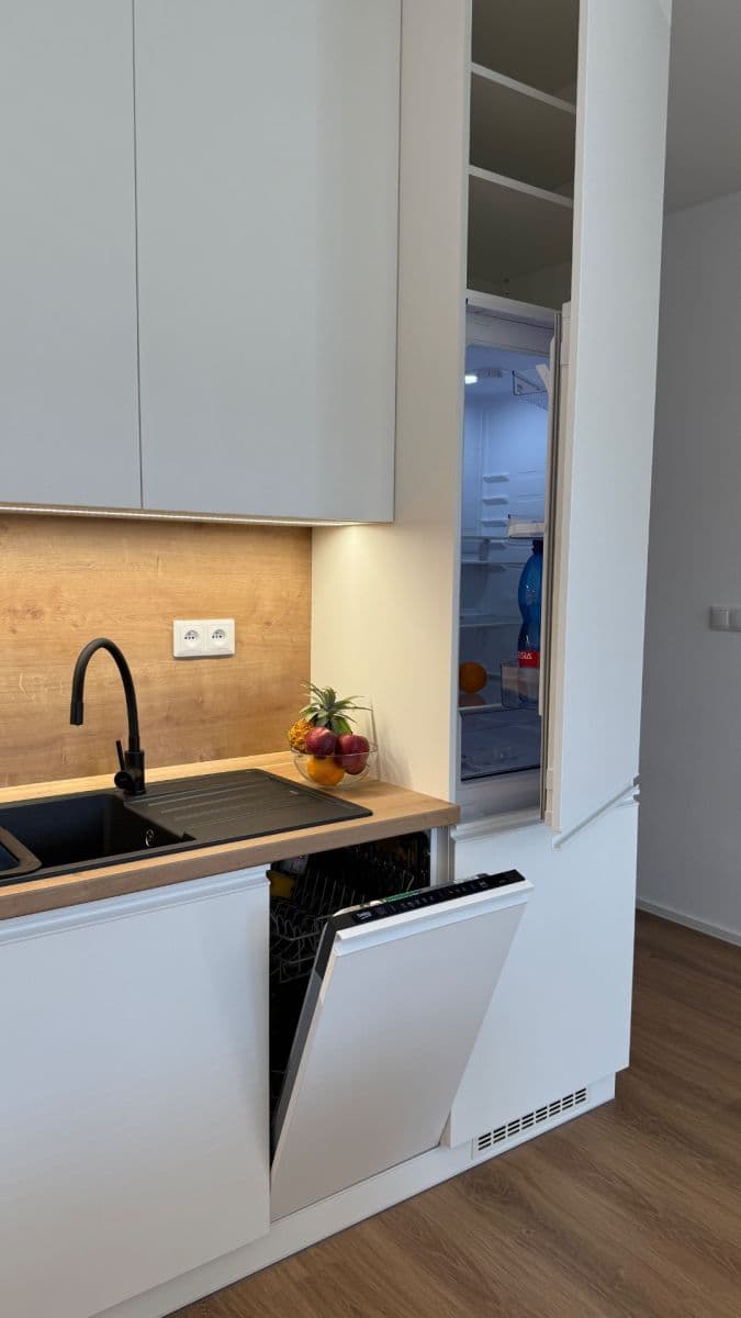 Pronájem bytu 1+kk 52 m², Ořechová, Ivančice, Jihomoravský kraj Pronájem bytu 1+kk 52 m², Ořechová, Ivančice, Jihomoravský kraj