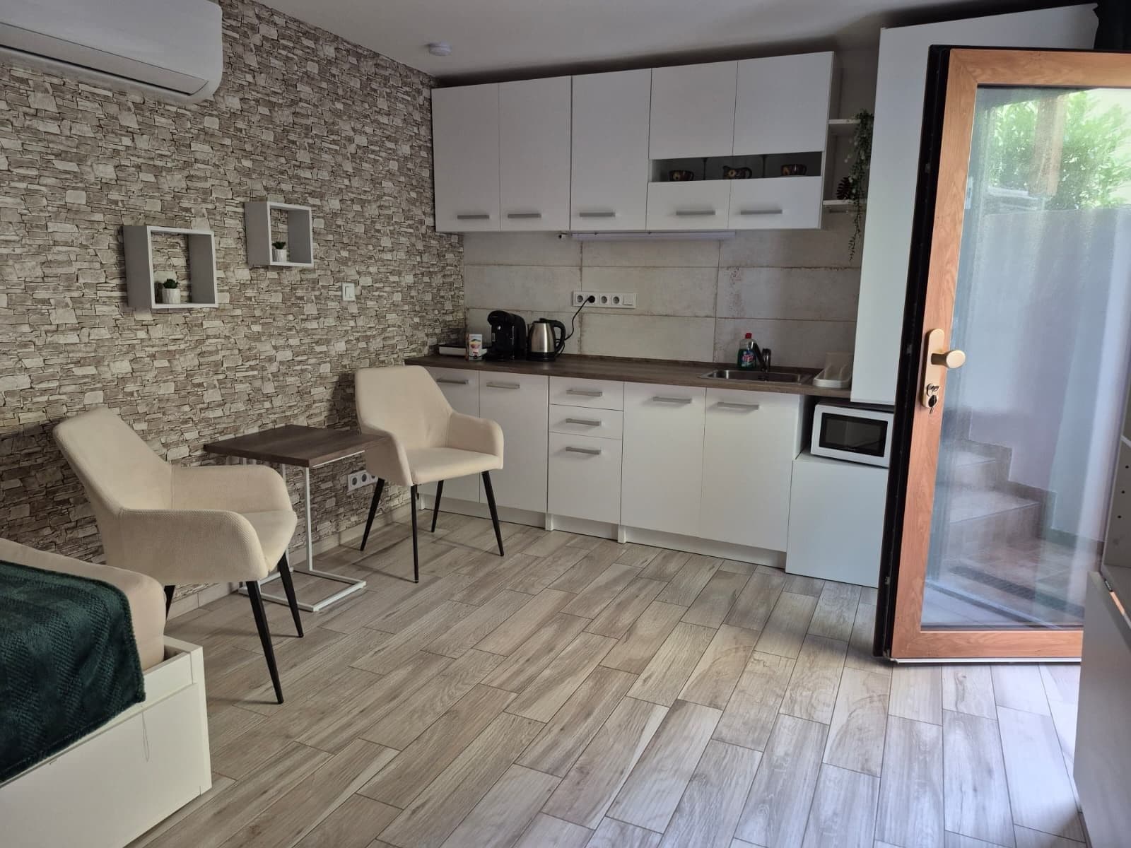 Pronájem kanceláře 25 m², Kostelecká, Praha, Praha Pronájem kanceláře 25 m², Kostelecká, Praha, Praha