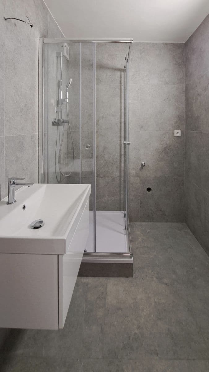 Pronájem bytu 3+1 75 m², Haklova, Hostivice, Středočeský kraj Pronájem bytu 3+1 75 m², Haklova, Hostivice, Středočeský kraj