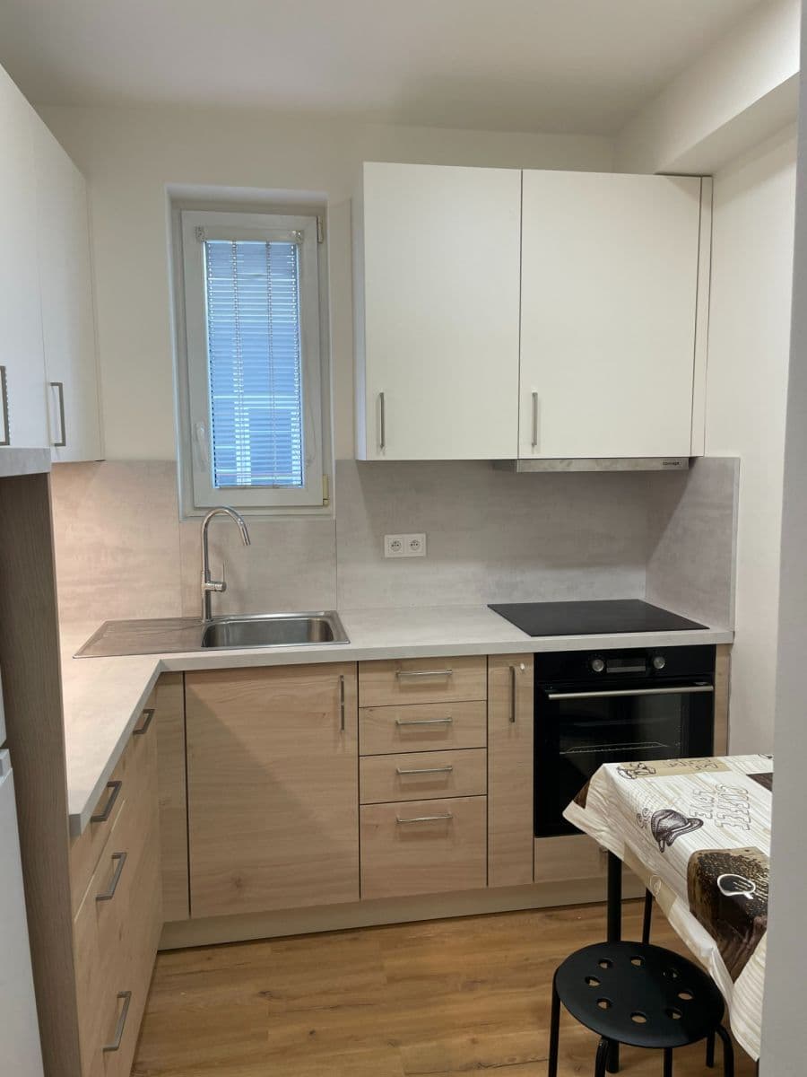 Pronájem bytu 3+1 24 m², Volyňská, Praha, Praha Pronájem bytu 3+1 24 m², Volyňská, Praha, Praha