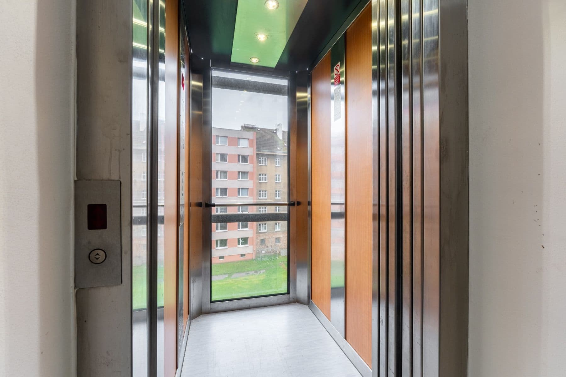 Prodej bytu 1+1 43 m², U Vlastního krbu, Teplice, Ústecký kraj Prodej bytu 1+1 43 m², U Vlastního krbu, Teplice, Ústecký kraj