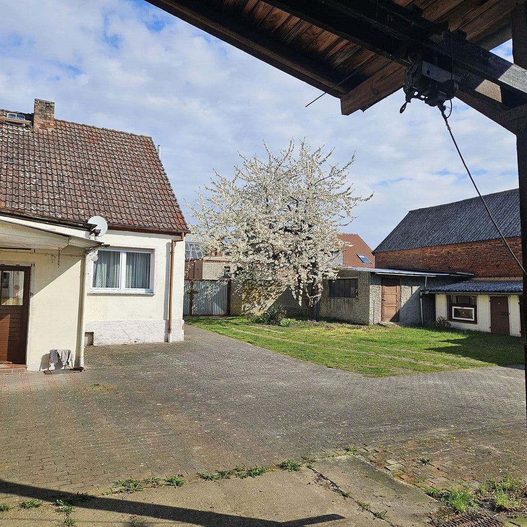 Prodej domu 150 m², pozemek 5.000 m², Dorfstraße 15, Jerichow, Sasko-Anhaltsko Prodej domu 150 m², pozemek 5.000 m², Dorfstraße 15, Jerichow, Sasko-Anhaltsko