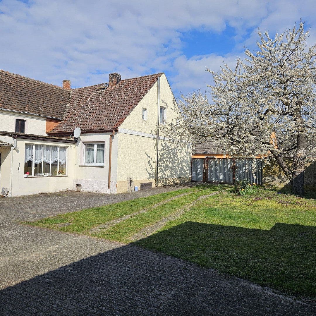 Prodej domu 150 m², pozemek 5.000 m², Dorfstraße 15, Jerichow, Sasko-Anhaltsko Prodej domu 150 m², pozemek 5.000 m², Dorfstraße 15, Jerichow, Sasko-Anhaltsko