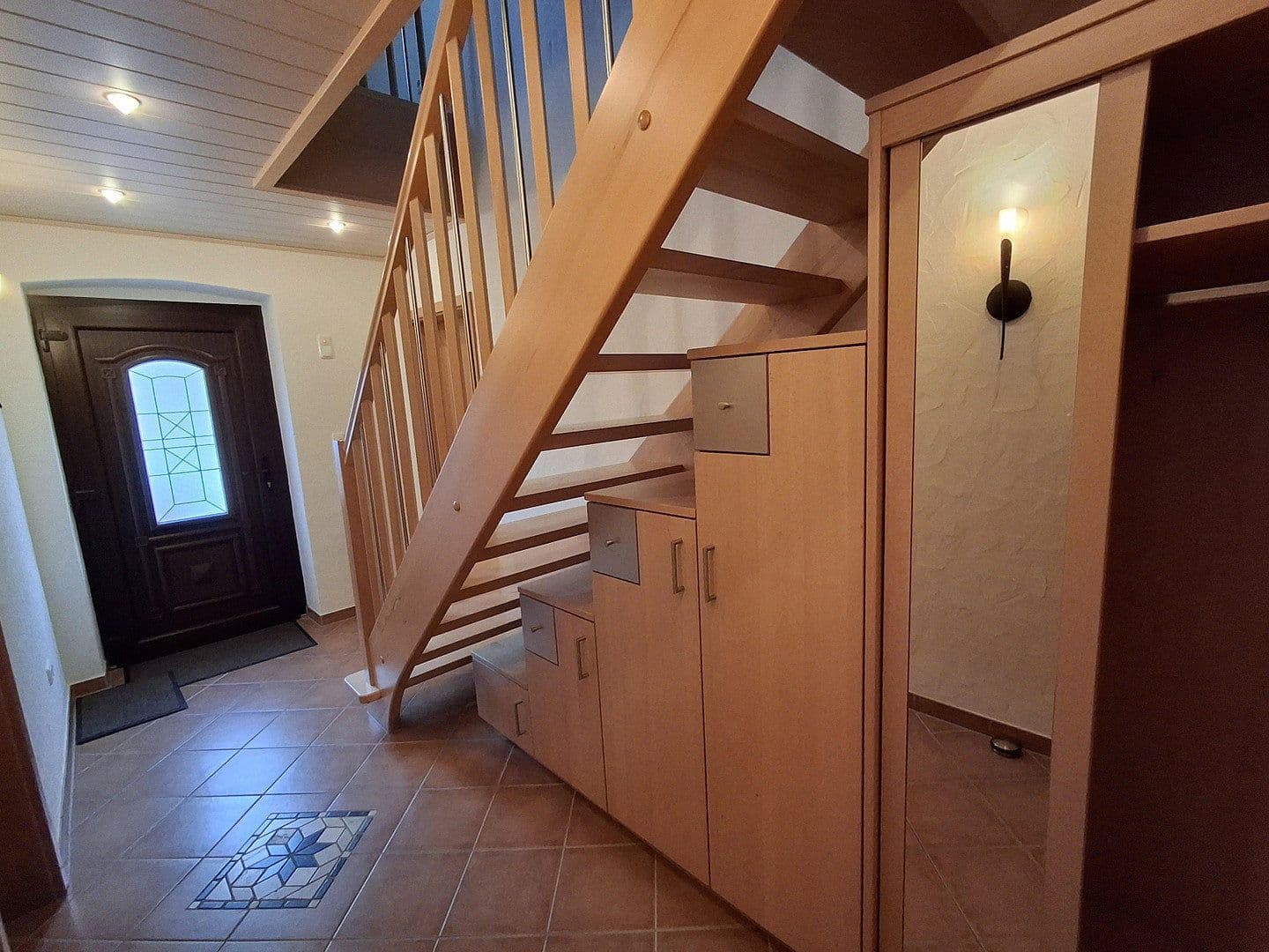 Prodej domu 159 m², pozemek 300 m², Dorfstr. 52, Haundorf, Bavorsko Prodej domu 159 m², pozemek 300 m², Dorfstr. 52, Haundorf, Bavorsko