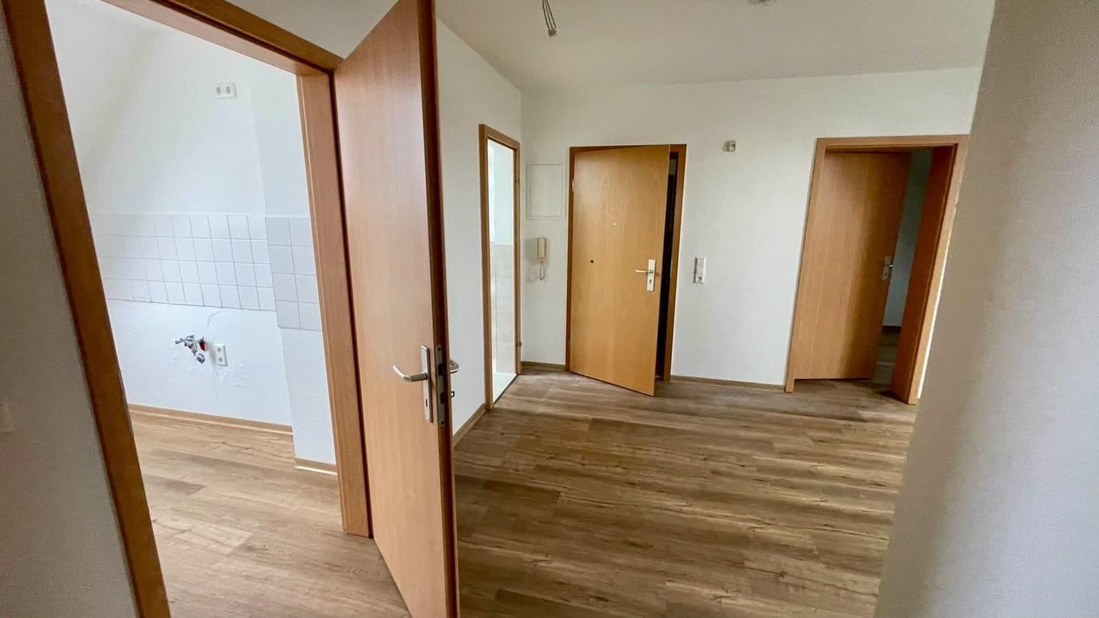 Pronájem bytu 3+1 64 m², Langenbernsdorf, Sasko Pronájem bytu 3+1 64 m², Langenbernsdorf, Sasko