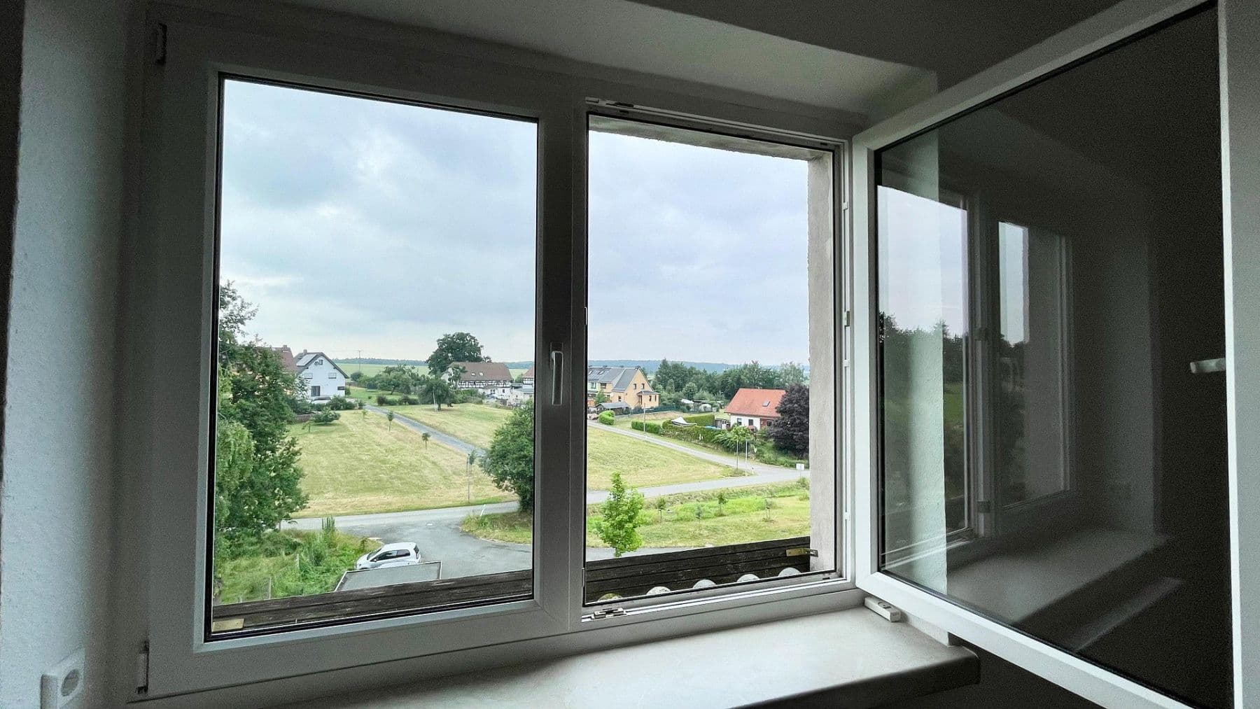 Pronájem bytu 3+1 64 m², Langenbernsdorf, Sasko Pronájem bytu 3+1 64 m², Langenbernsdorf, Sasko