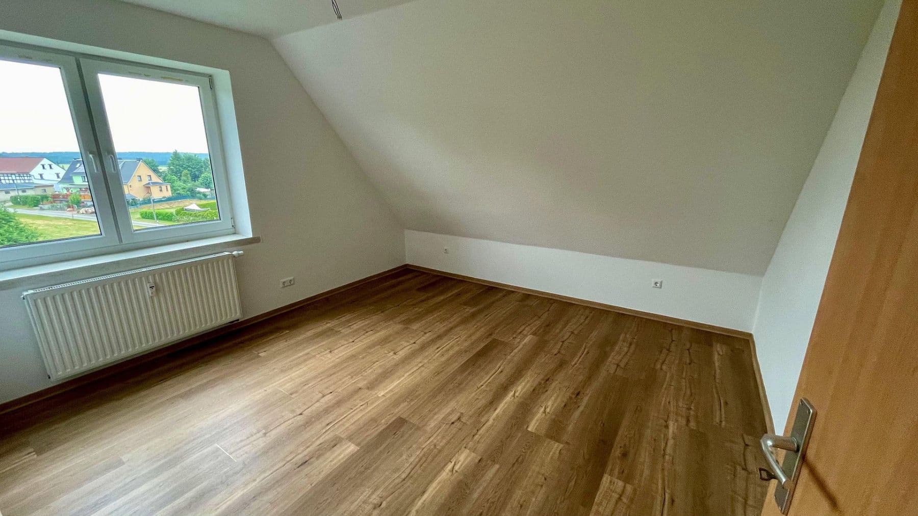 Pronájem bytu 3+1 64 m², Langenbernsdorf, Sasko Pronájem bytu 3+1 64 m², Langenbernsdorf, Sasko