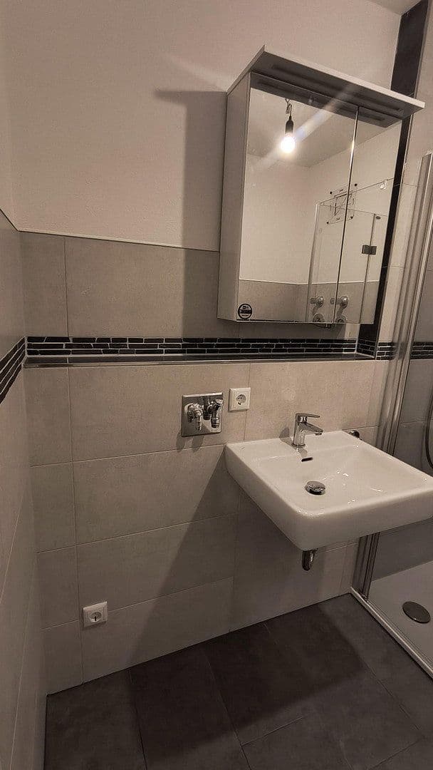 Pronájem bytu 1+1 35 m², Charles-von-Lindbergh-Straße 8 , 93049 Regensburg, Regensburg, Bavorsko Pronájem bytu 1+1 35 m², Charles-von-Lindbergh-Straße 8 , 93049 Regensburg, Regensburg, Bavorsko