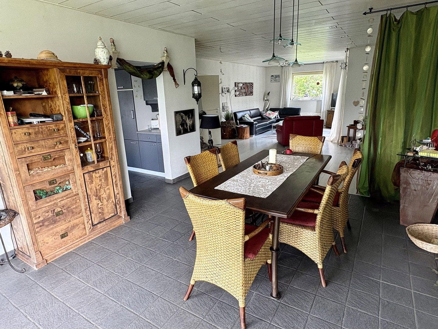 Prodej domu 142 m², pozemek 805 m², Brakel, Severní Porýní-Vestfálsko Prodej domu 142 m², pozemek 805 m², Brakel, Severní Porýní-Vestfálsko