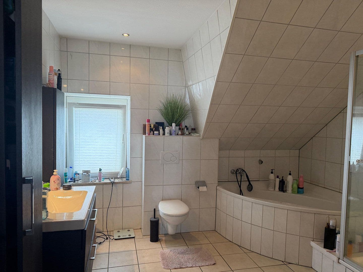 Pronájem bytu 2+1 65 m², Rathausstraße 17, Troisdorf, Severní Porýní-Vestfálsko Pronájem bytu 2+1 65 m², Rathausstraße 17, Troisdorf, Severní Porýní-Vestfálsko