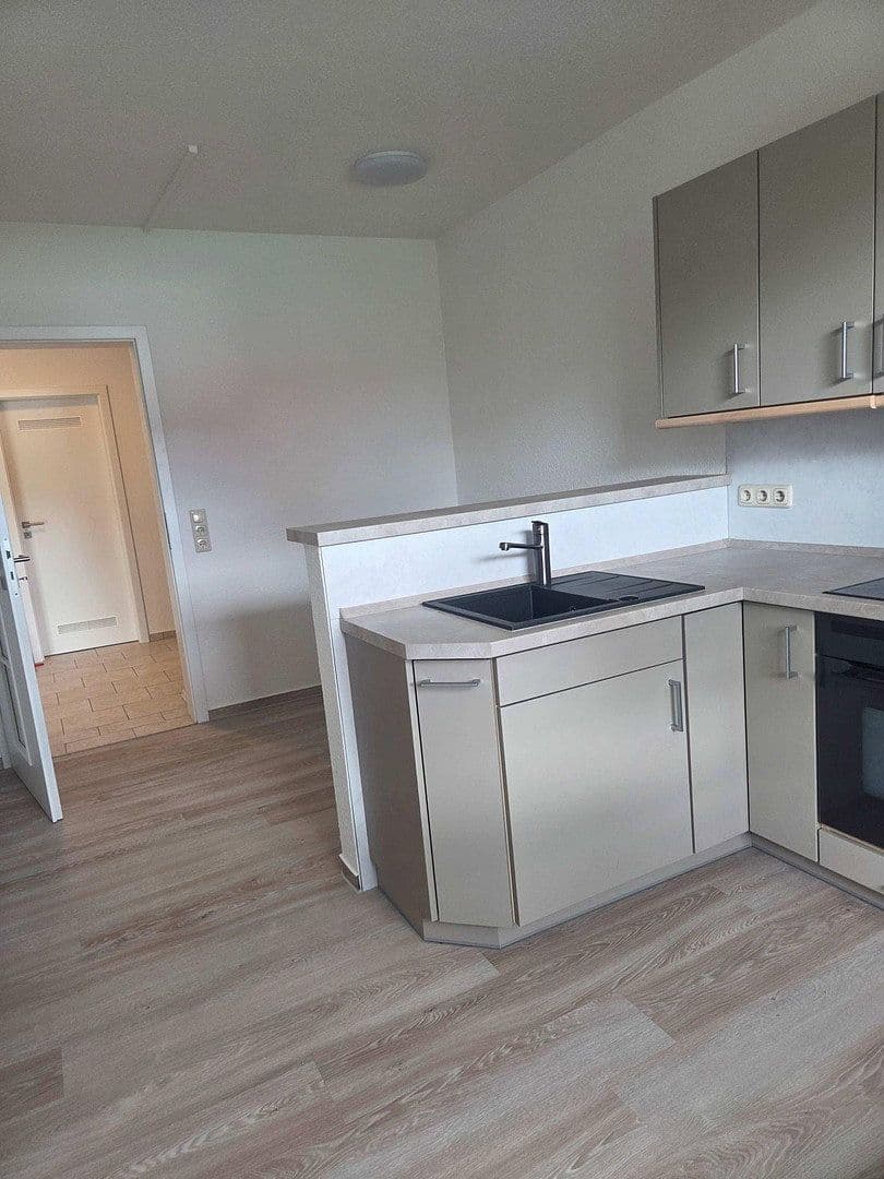 Pronájem bytu 2+1 64 m², Anemonenstraße 4, Neubrandenburg, Mecklenburg-Vorpommern Pronájem bytu 2+1 64 m², Anemonenstraße 4, Neubrandenburg, Mecklenburg-Vorpommern