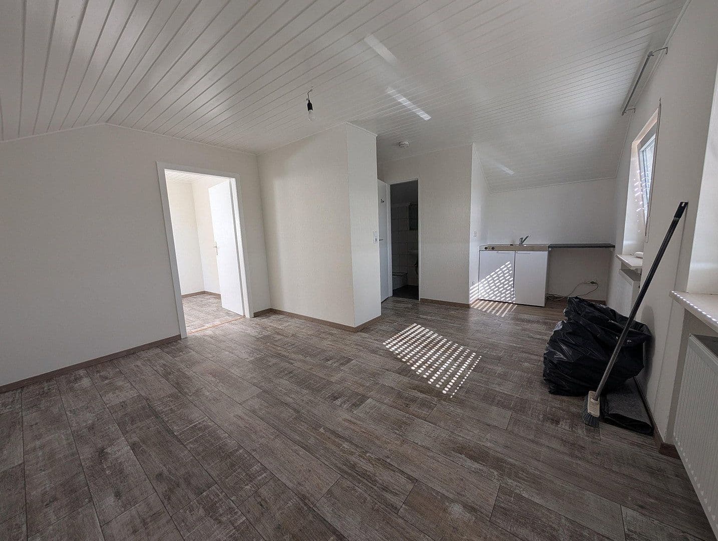 Pronájem bytu 1+kk 37 m², Johann-Peter-Hebelstr. 20, Schliengen, Bádensko-Württembersko Pronájem bytu 1+kk 37 m², Johann-Peter-Hebelstr. 20, Schliengen, Bádensko-Württembersko