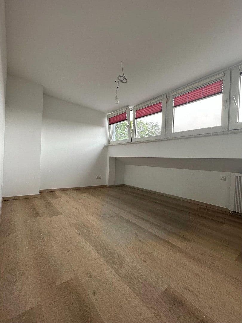 Pronájem bytu 4+1 72 m², Köln, Severní Porýní-Vestfálsko Pronájem bytu 4+1 72 m², Köln, Severní Porýní-Vestfálsko