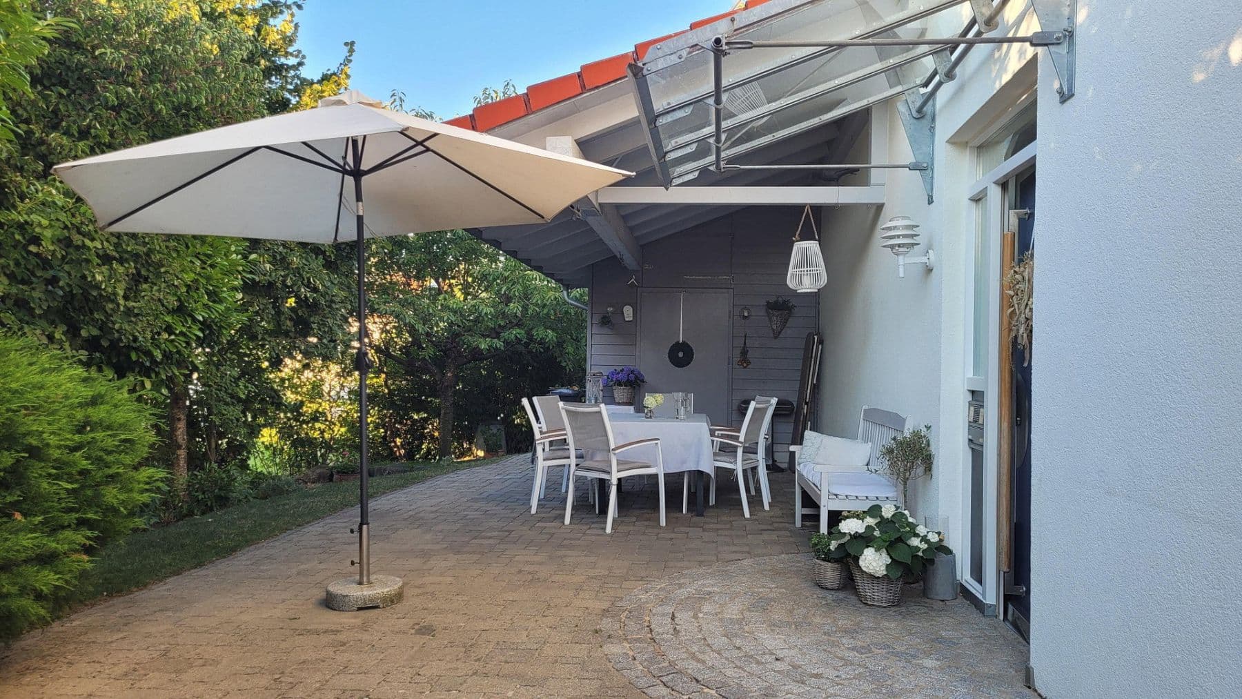 Prodej domu 224 m², pozemek 568 m², Jestetten, Bádensko-Württembersko Prodej domu 224 m², pozemek 568 m², Jestetten, Bádensko-Württembersko