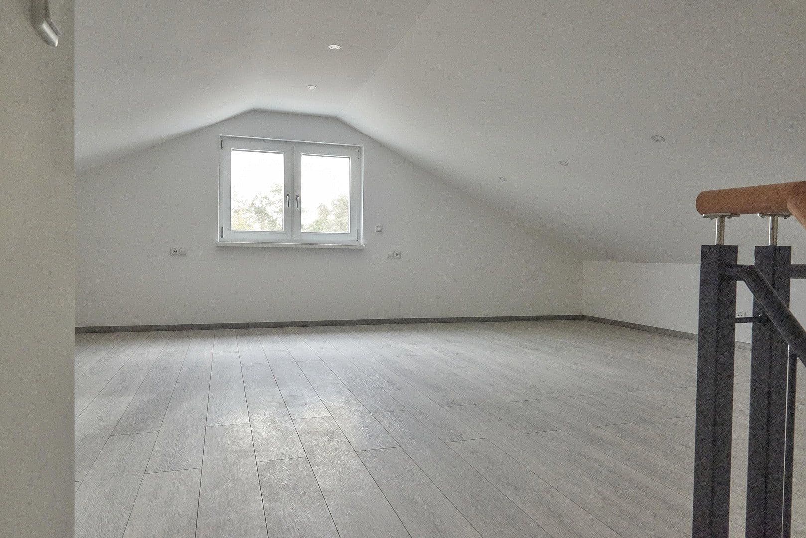 Pronájem domu 145 m², pozemek 269 m², Feucht, Bavorsko Pronájem domu 145 m², pozemek 269 m², Feucht, Bavorsko