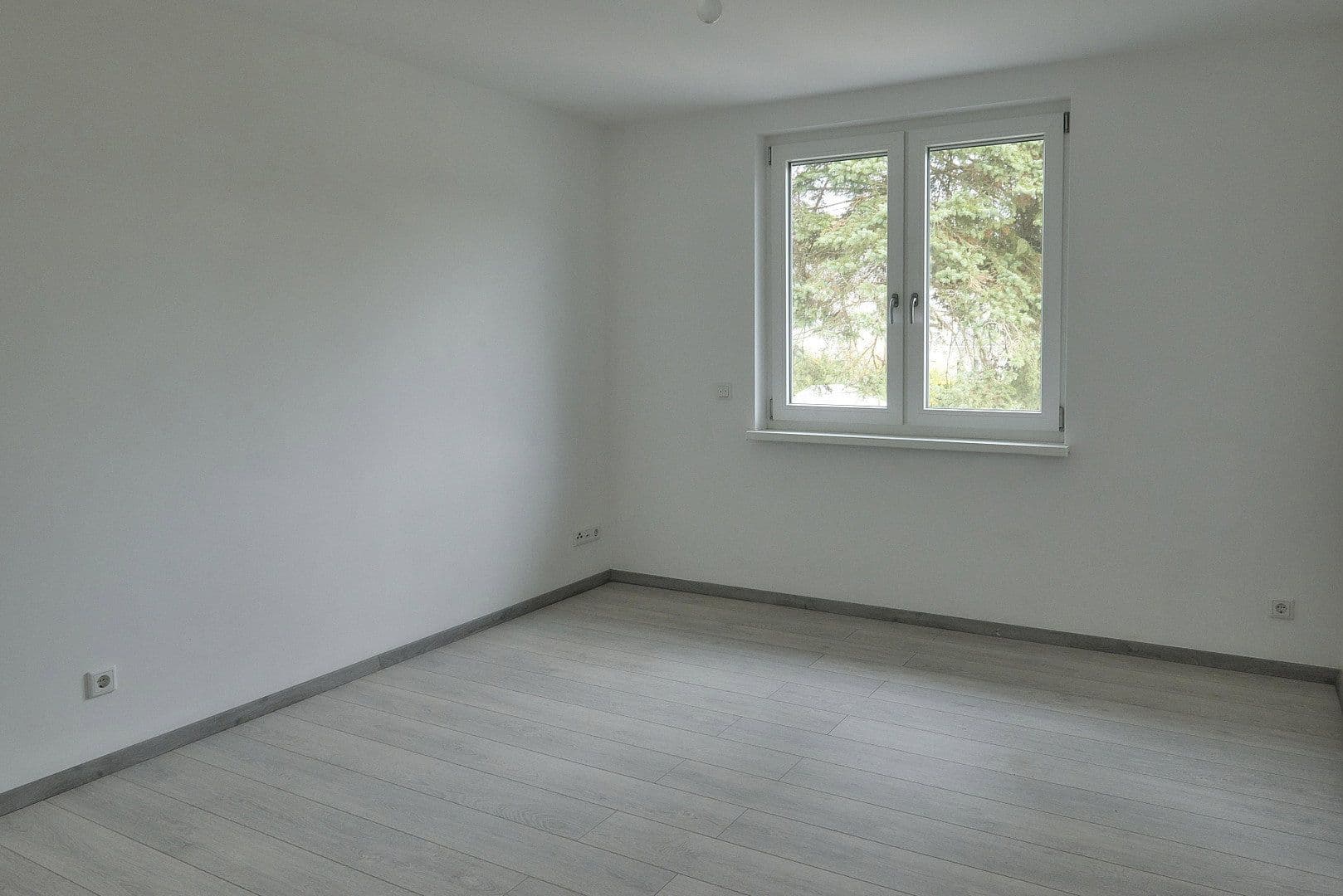 Pronájem domu 145 m², pozemek 269 m², Feucht, Bavorsko Pronájem domu 145 m², pozemek 269 m², Feucht, Bavorsko