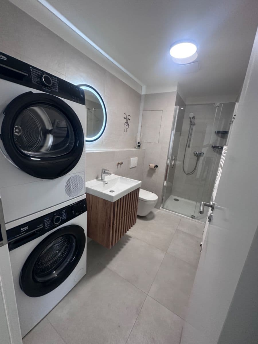 Pronájem bytu 2+kk 40 m², Jižní náměstí, Brno, Jihomoravský kraj Pronájem bytu 2+kk 40 m², Jižní náměstí, Brno, Jihomoravský kraj