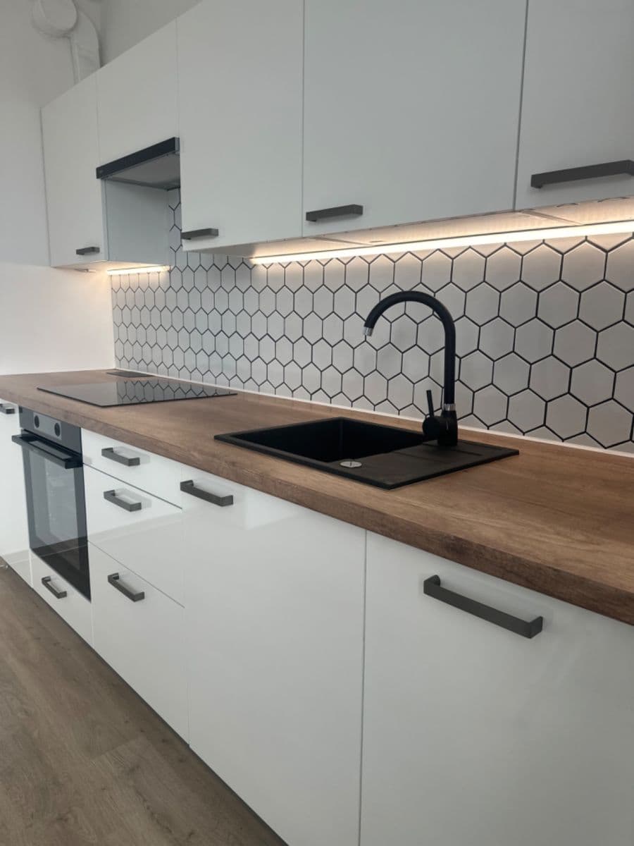 Pronájem bytu 2+kk 40 m², Jižní náměstí, Brno, Jihomoravský kraj Pronájem bytu 2+kk 40 m², Jižní náměstí, Brno, Jihomoravský kraj