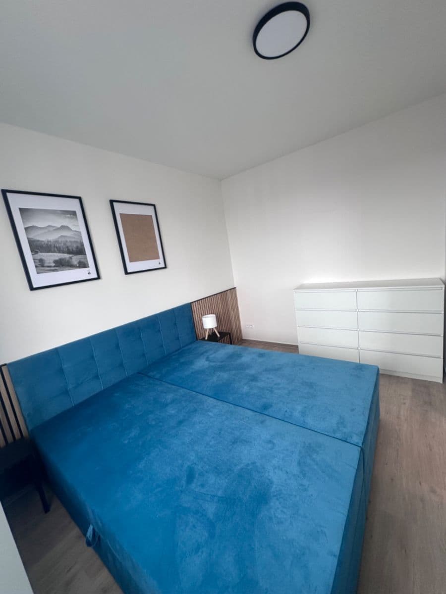 Pronájem bytu 2+kk 40 m², Jižní náměstí, Brno, Jihomoravský kraj Pronájem bytu 2+kk 40 m², Jižní náměstí, Brno, Jihomoravský kraj
