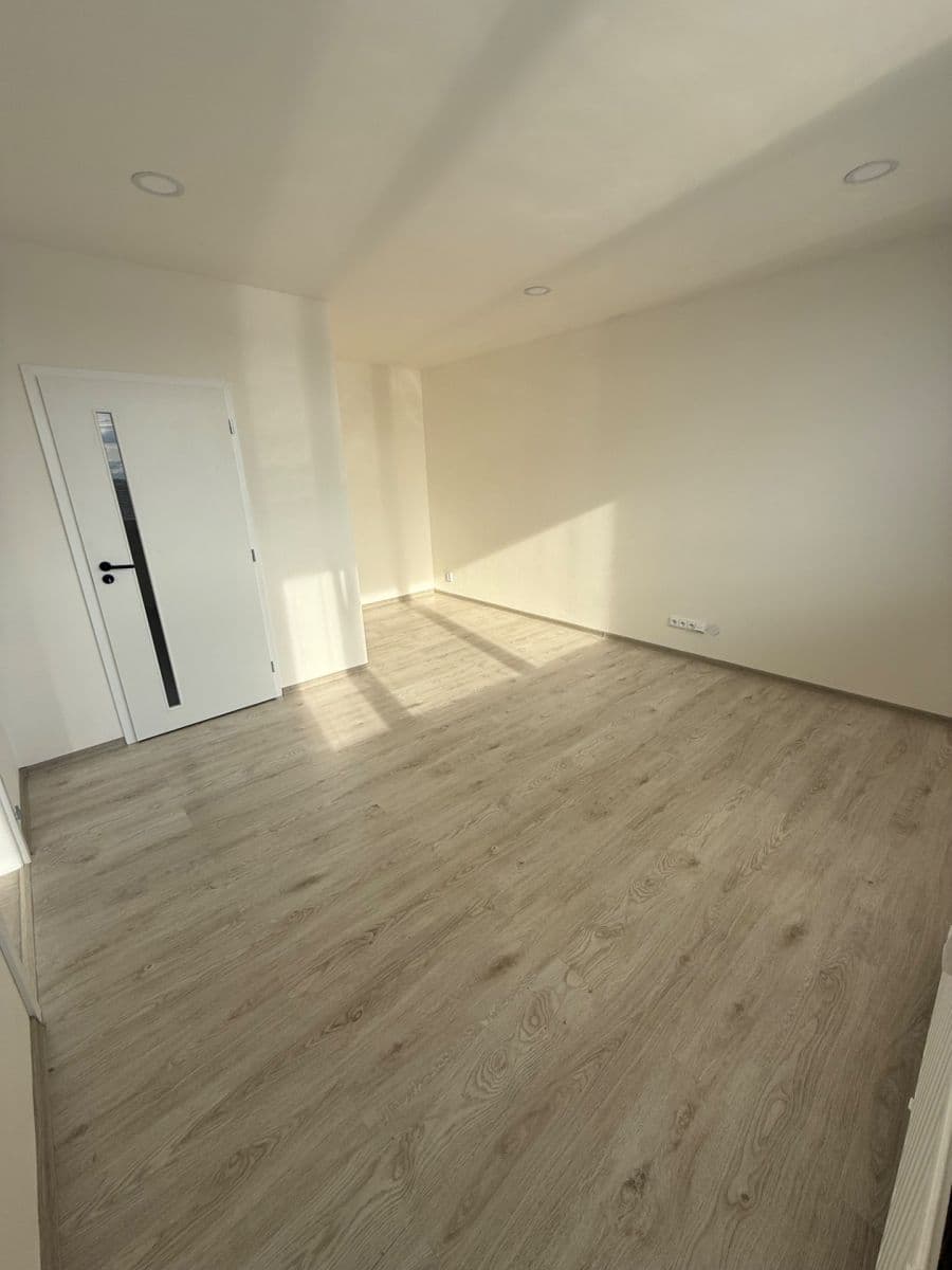 Pronájem bytu 1+1 33 m², Lazecká, Olomouc, Olomoucký kraj Pronájem bytu 1+1 33 m², Lazecká, Olomouc, Olomoucký kraj