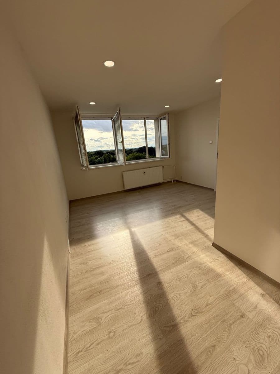 Pronájem bytu 1+1 33 m², Lazecká, Olomouc, Olomoucký kraj Pronájem bytu 1+1 33 m², Lazecká, Olomouc, Olomoucký kraj