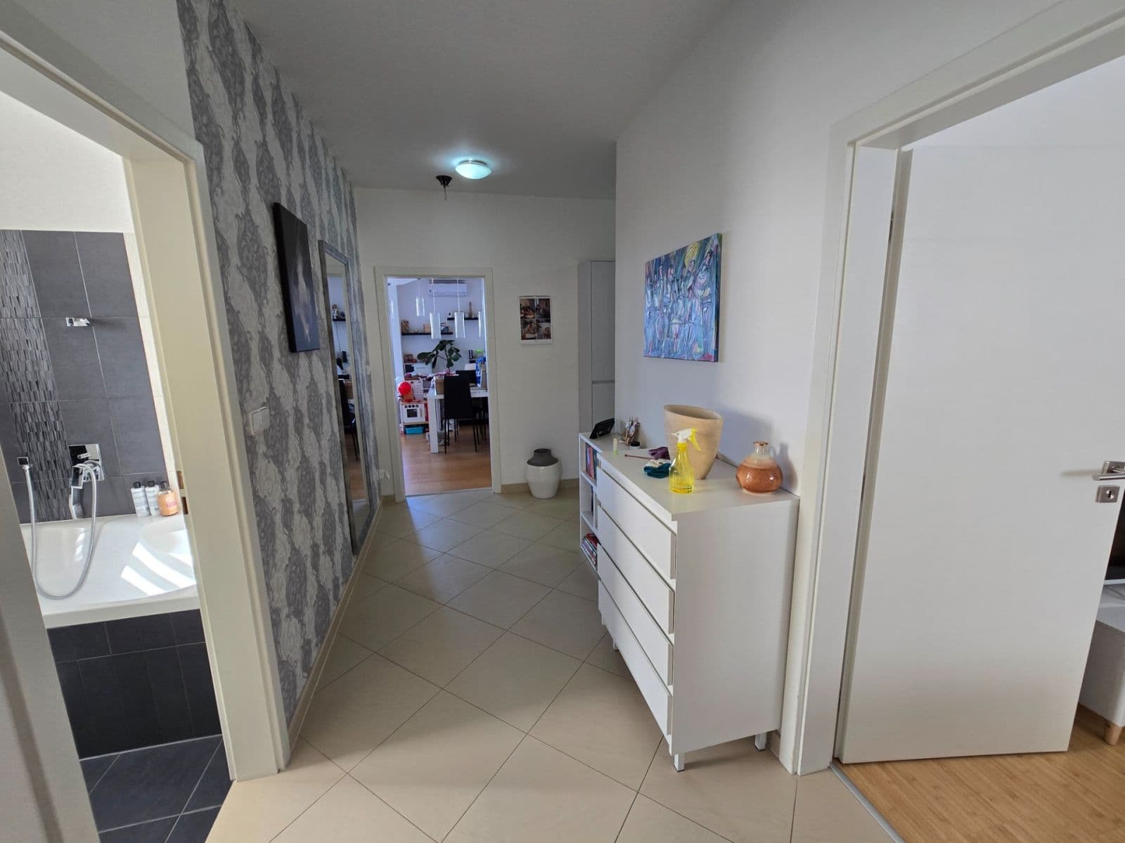Pronájem bytu 3+kk 106 m², Jabloňová, Uherské Hradiště, Zlínský kraj Pronájem bytu 3+kk 106 m², Jabloňová, Uherské Hradiště, Zlínský kraj