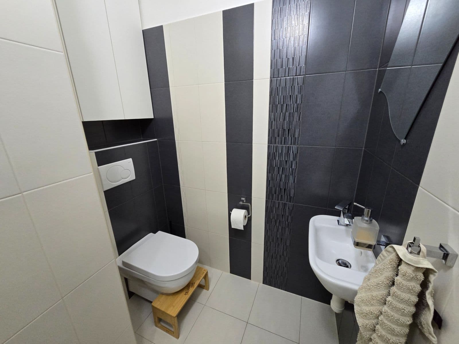 Pronájem bytu 3+kk 106 m², Jabloňová, Uherské Hradiště, Zlínský kraj Pronájem bytu 3+kk 106 m², Jabloňová, Uherské Hradiště, Zlínský kraj