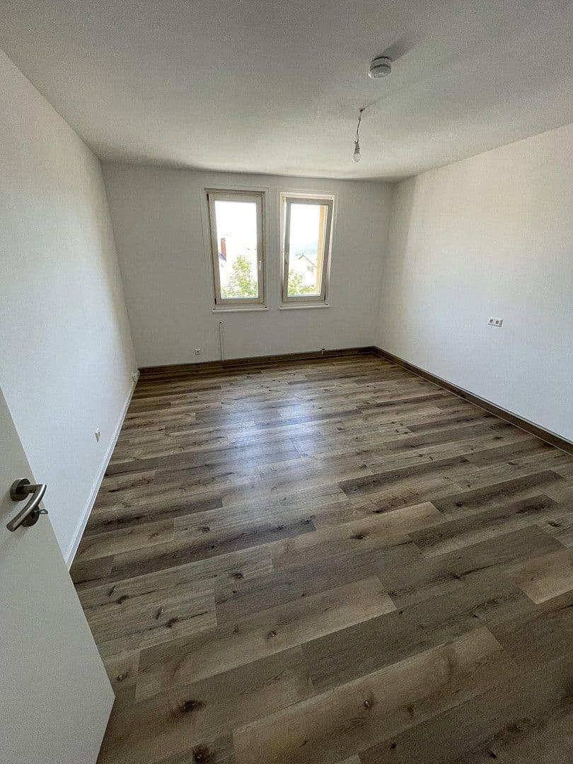 Pronájem bytu 3+1 70 m², Tuttlingen, Bádensko-Württembersko Pronájem bytu 3+1 70 m², Tuttlingen, Bádensko-Württembersko